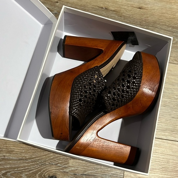 1 hour sale. 💎 Veronica Beard, platform sandals - Picture 11 of 11